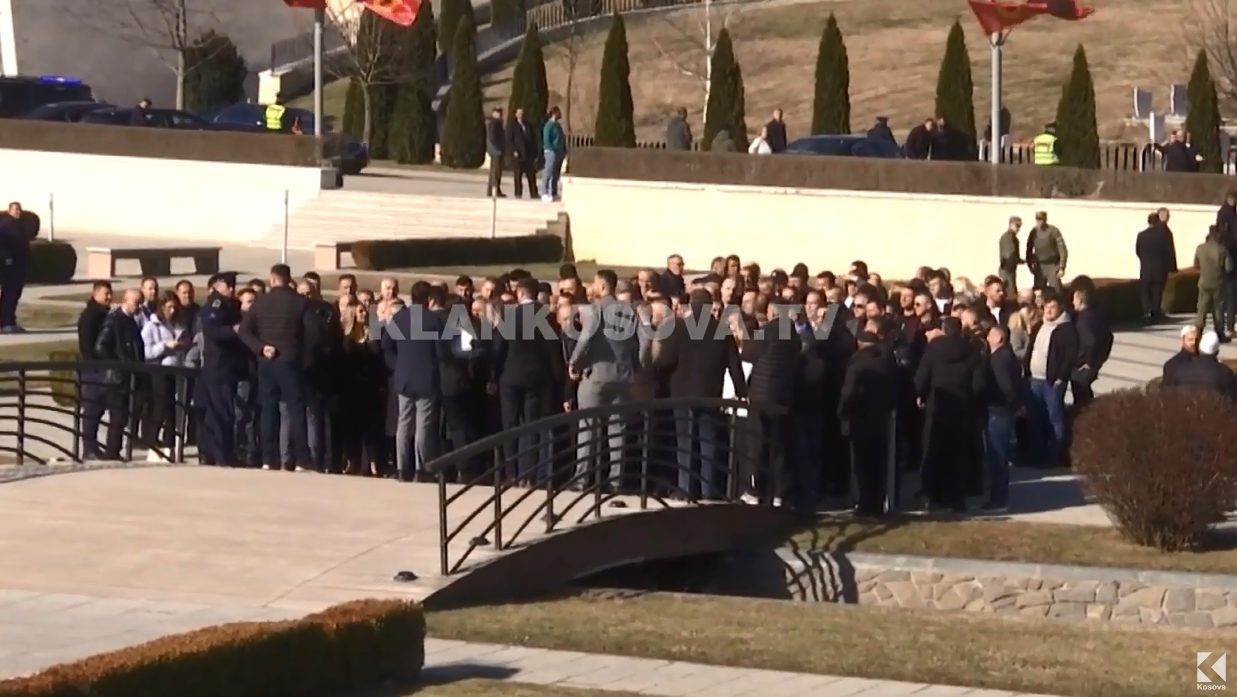 Prekazi mblodhi pozitë e opozitë (VIDEO)