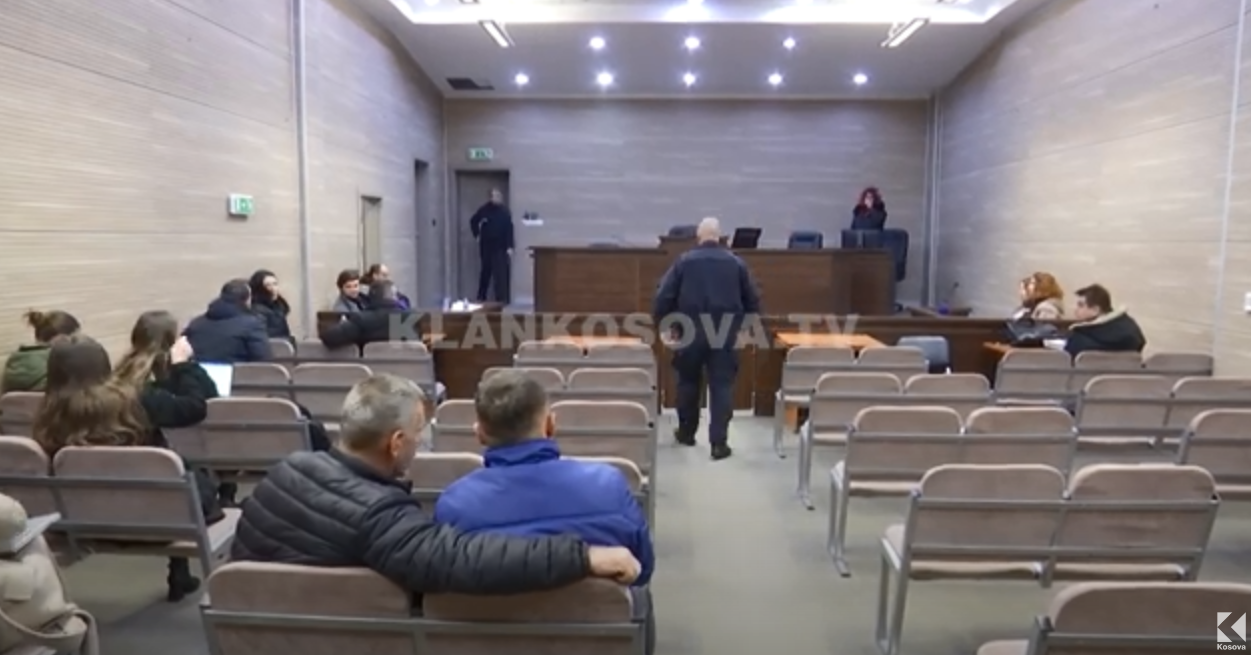 Shtyhen disa seanca për shkak të të ftohtit brenda Pallatit të Drejtësisë (VIDEO)
