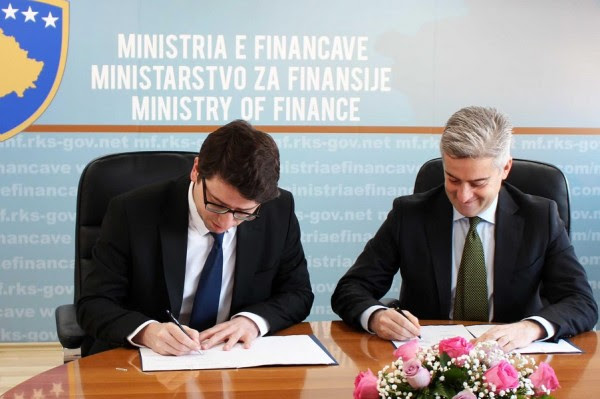 Firmoset marrëveshje shtesë 38 milionëshe për rehabilitimin e rrjetit hekurudhor