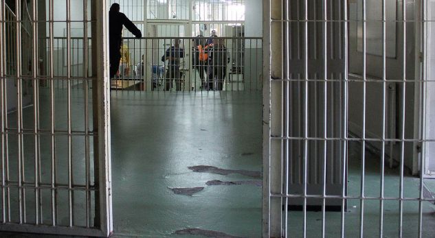 Arrestohen dy gra, tentuan të fusnin drogë në Burgun e Dubravës