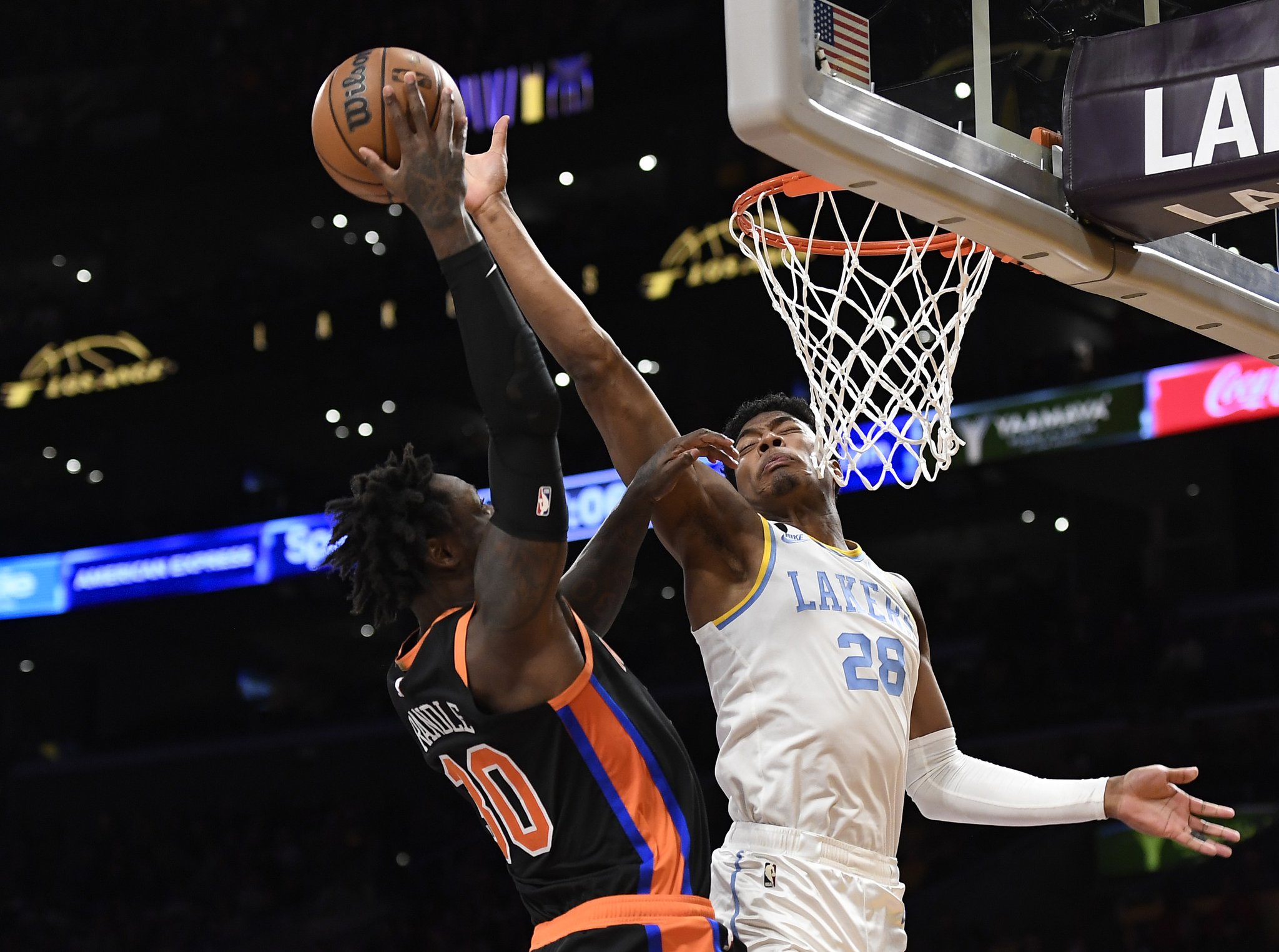 Knicks ndërprejnë serinë negative duke mposhtur Lakers (VIDEO)