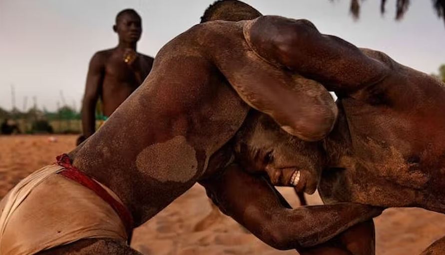 Mundja tradicionale në Senegal - shumë më tepër se një sport, ajo e mban gjallë kulturën