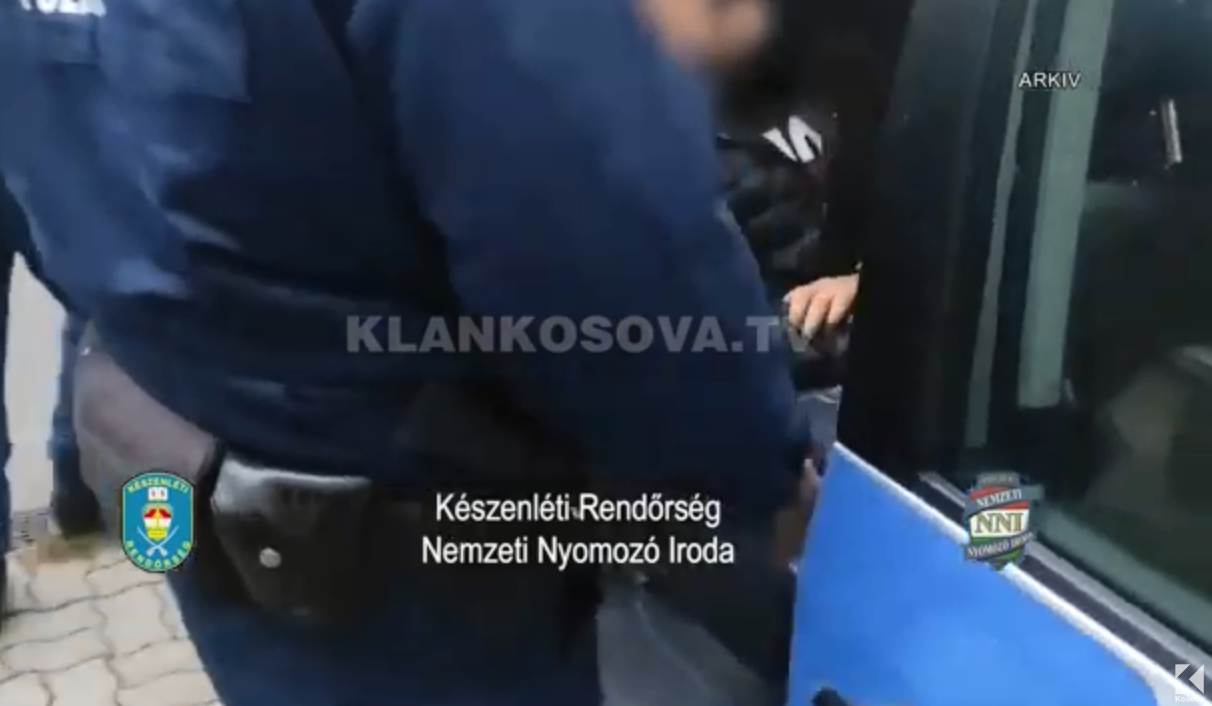 E kërkoi edhe Kosova, por i dyshuari për vrasjen e shqiptarëve zgjedh të ekstradohet nga Hungaria në Serbi (VIDEO)