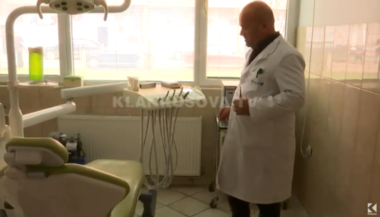 Defekte me listën e pagave në Klinë: Infermierët marrin rrogën sa të mjekëve (VIDEO)