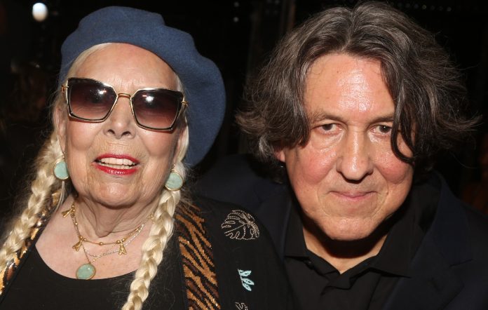 Cameron Crowe po bën film për Joni Mitchellin