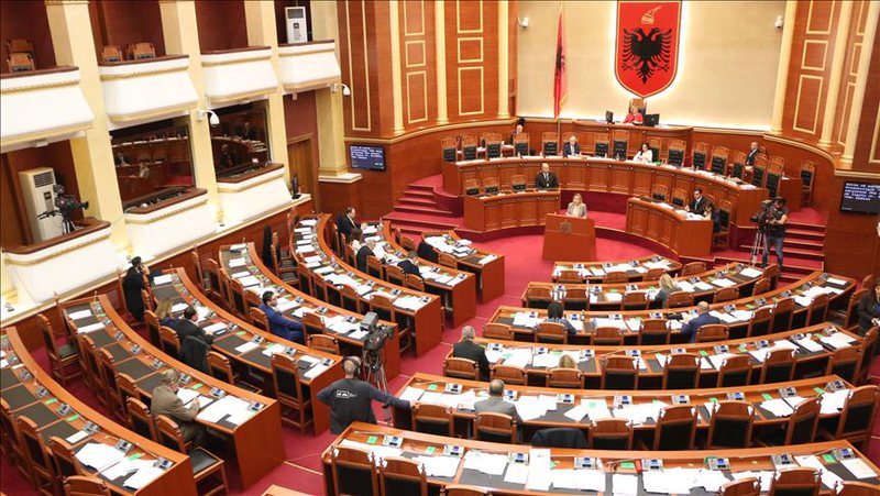 Shqipëri: Pesë deputetët që lënë mandatin për të garuar për kryebashkiakë