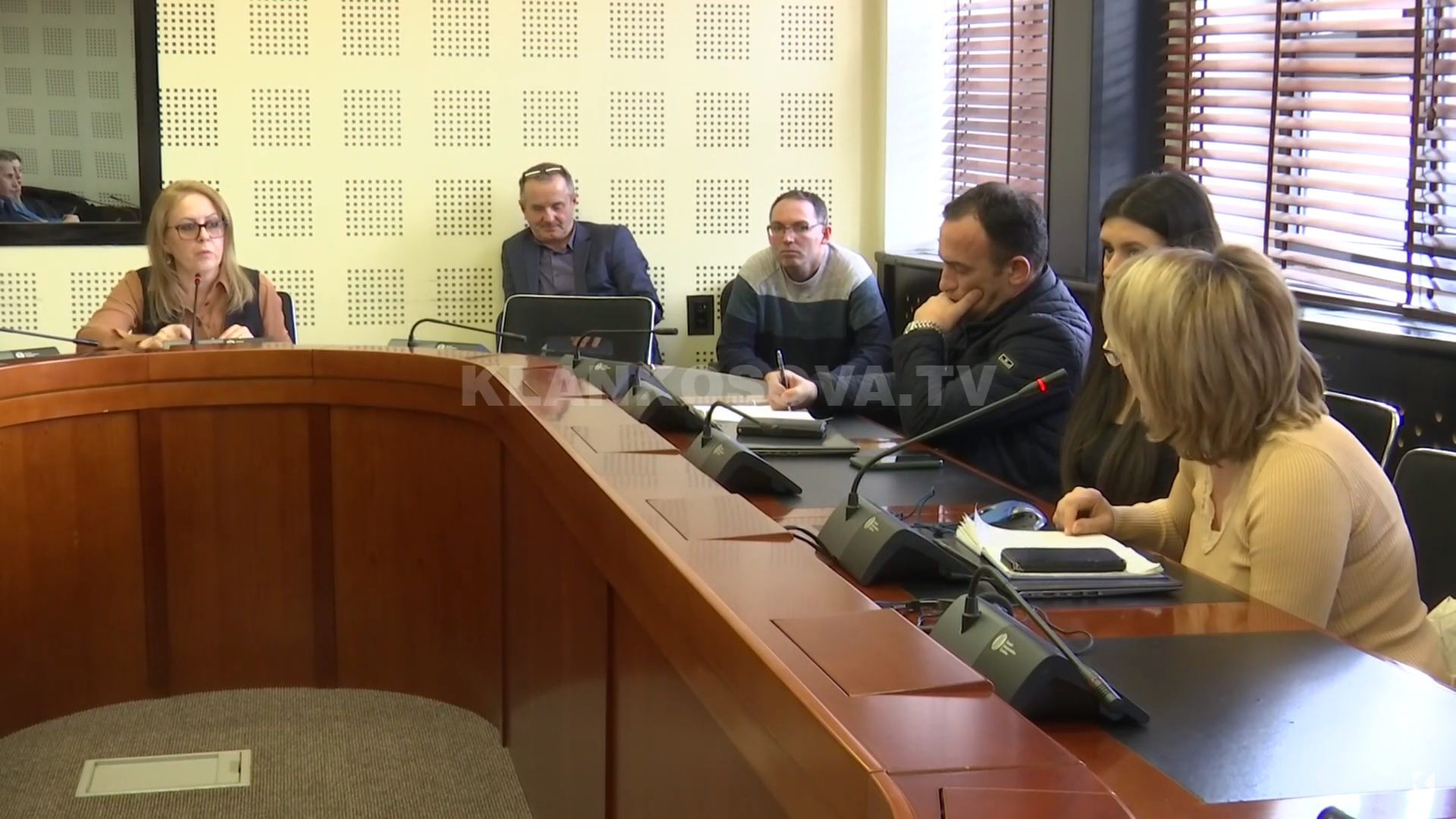 LDK e VV përplasen për vjedhjen e 2.1 milionëve dhe mostrat e Deharit (VIDEO)