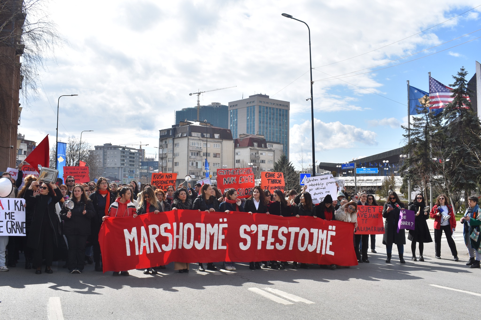 Kolektivi “Marshojmë, s’festojmë” e vazhdon traditën (VIDEO)