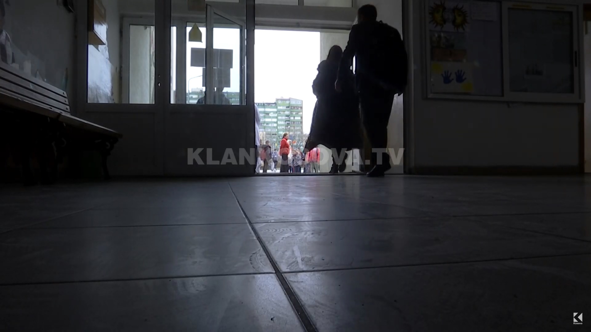 Punëtorët teknikë të shkollave të Prishtinës ndihen të mashtruar me paga (VIDEO)