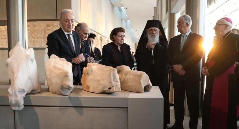 Vatikani ia kthen Greqisë skulpturat e Partenonit
