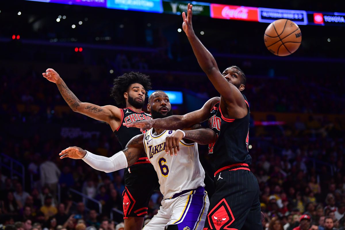 James rikthehet nga lëndimi, por Lakers pësojnë nga Bulls (VIDEO)