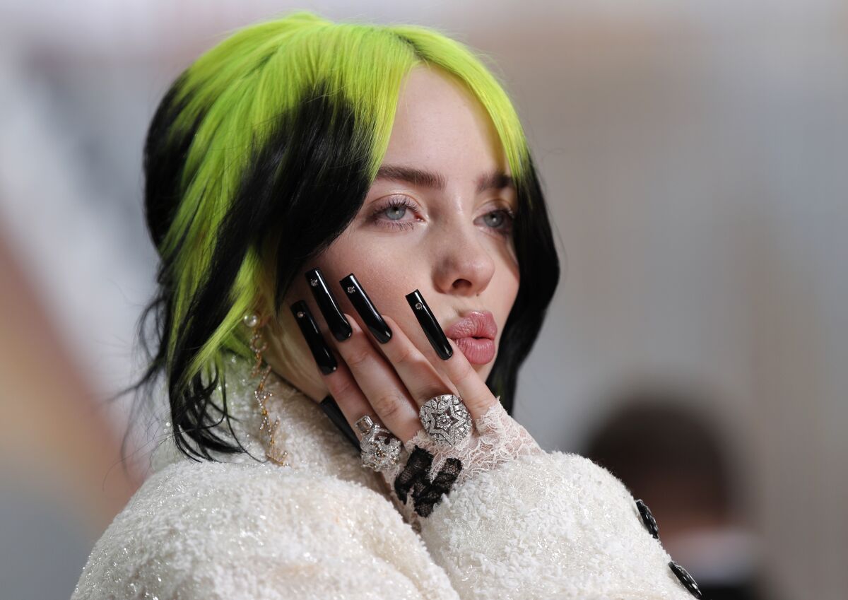 Billie Eilish thotë se ka fshirë të gjitha aplikacionet e saj të rrjeteve sociale