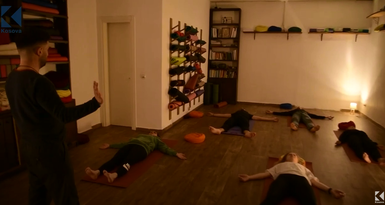Përfitimet nga praktikimi i Yoga-s (VIDEO)