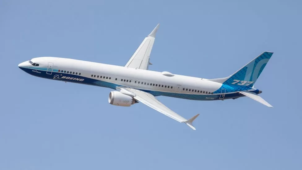 Boeingu shtyn dërgesat e aeroplanëve pas një problemi në kualitet