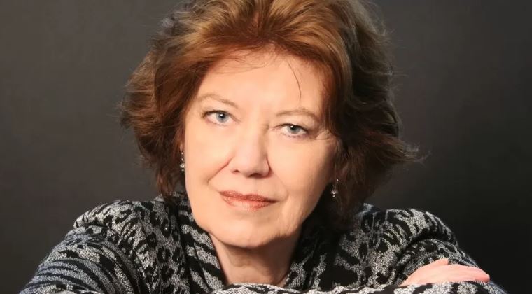 Vdiq në moshën 84-vjeçare Anne Perry - vrasësja e kthyer në shkrimtare