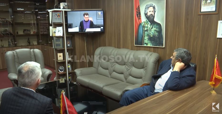 Veteranët e ndjekin seancën nga zyra (VIDEO)