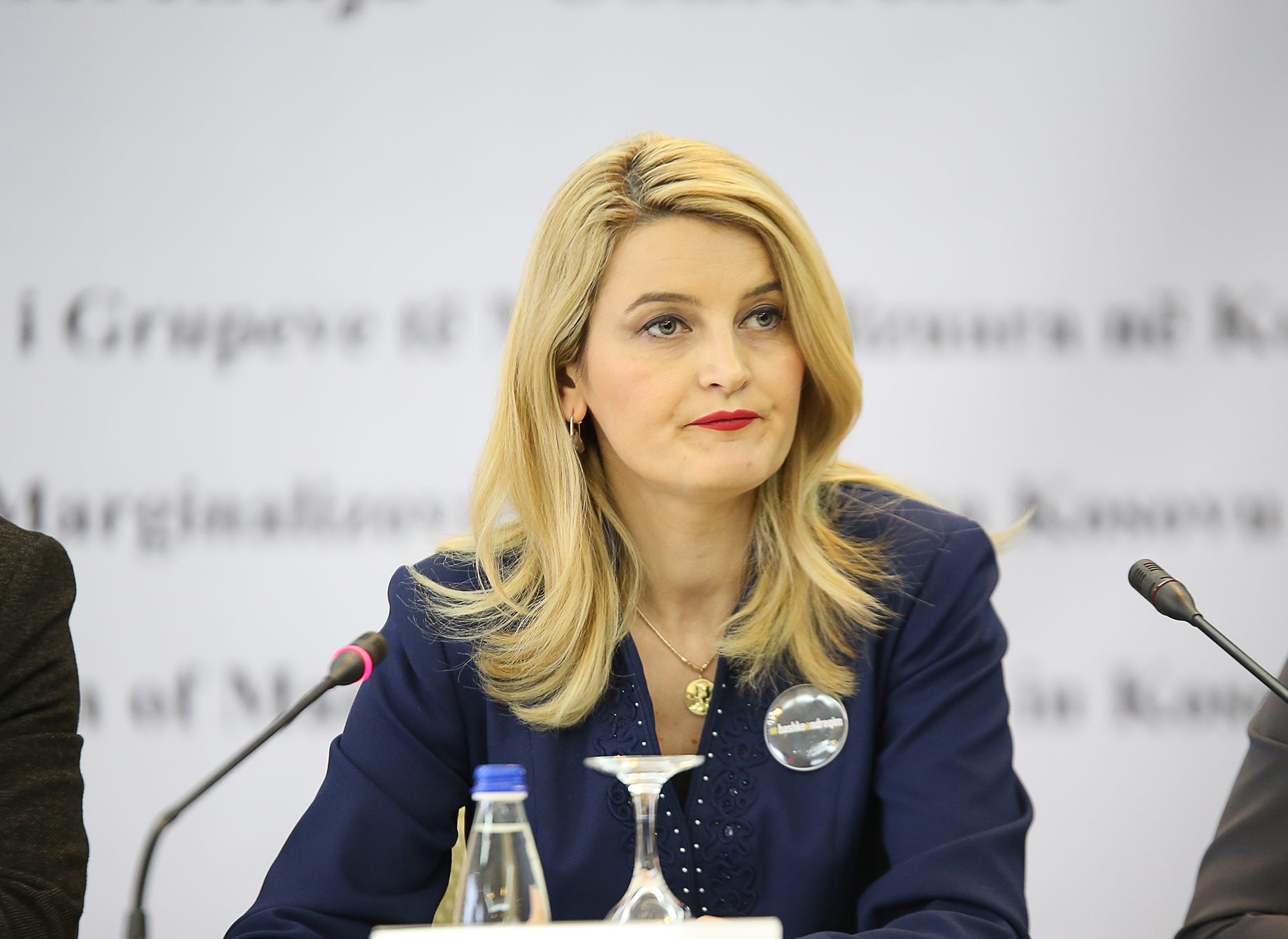 Ish-ministrja Dhurata Hoxha lirohet nga akuza për korrupsion