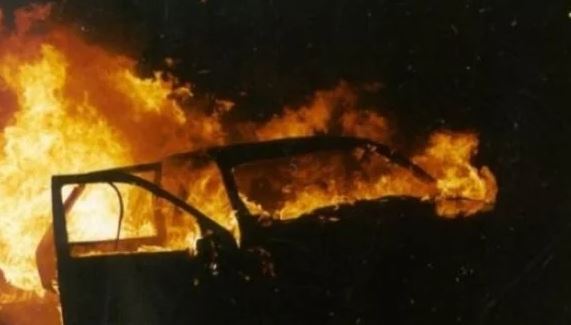 Prishtinë: Një grua raporton në polici se i është përfshirë nga zjarri vetura në parking
