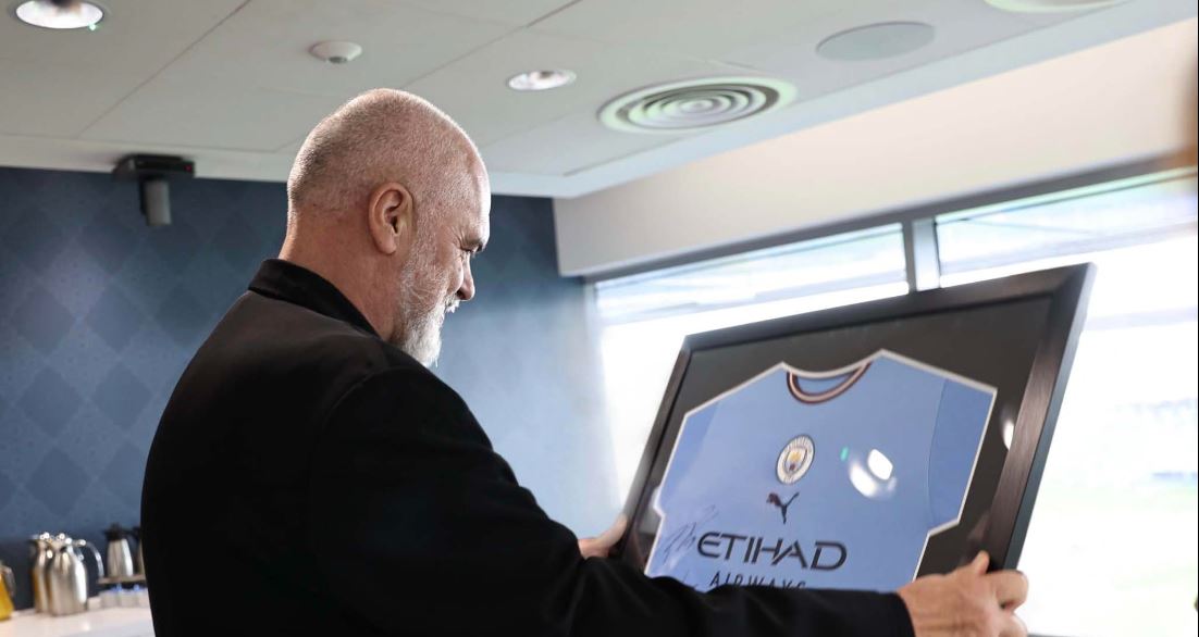 Edi Rama i gëzohet rezultatit të Manchester Cityt