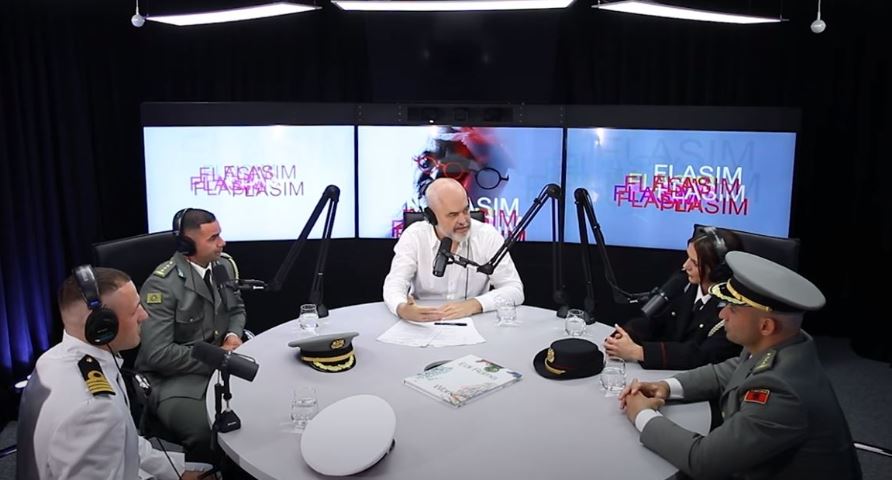 “Flasim”, Rama nis Podcastin me sportistët elitarë, batuta dhe pyetje serioze (VIDEO)