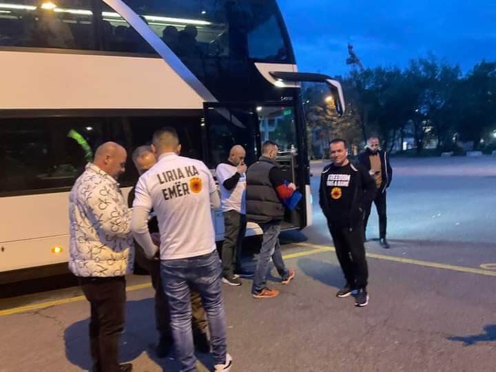 Shqiptarët e diasporës mësyjnë Hagën, nesër protestë në përkrahje të UÇK-së (FOTO)