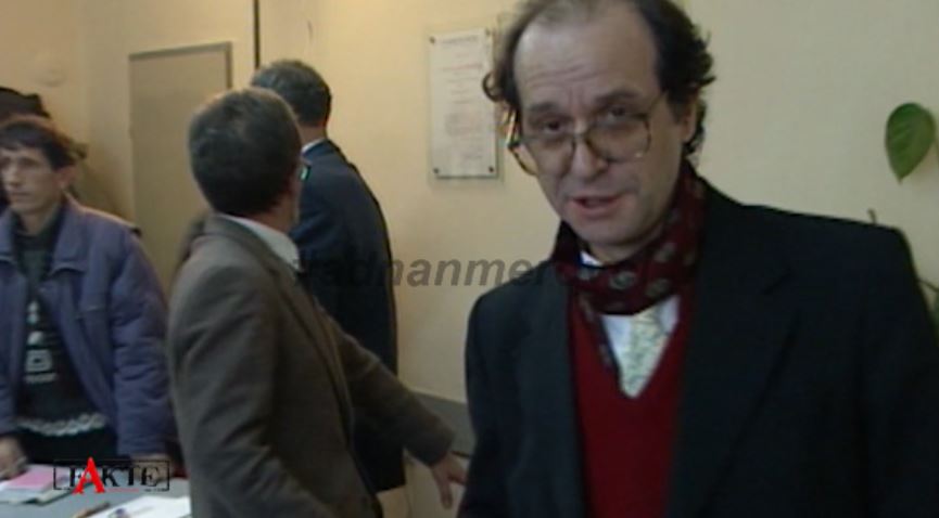 Publikohen pamje të Ibrahim Rugovës gjatë një takimi me degë të LDK-së (VIDEO)