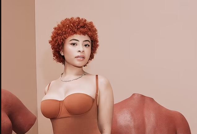 Reperja Ice Spice modele e kompanisë SKIMS të Kim Kardashian