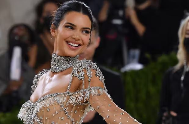Kendall Jenner zbulon punën e ëndrrave përtej modelimit