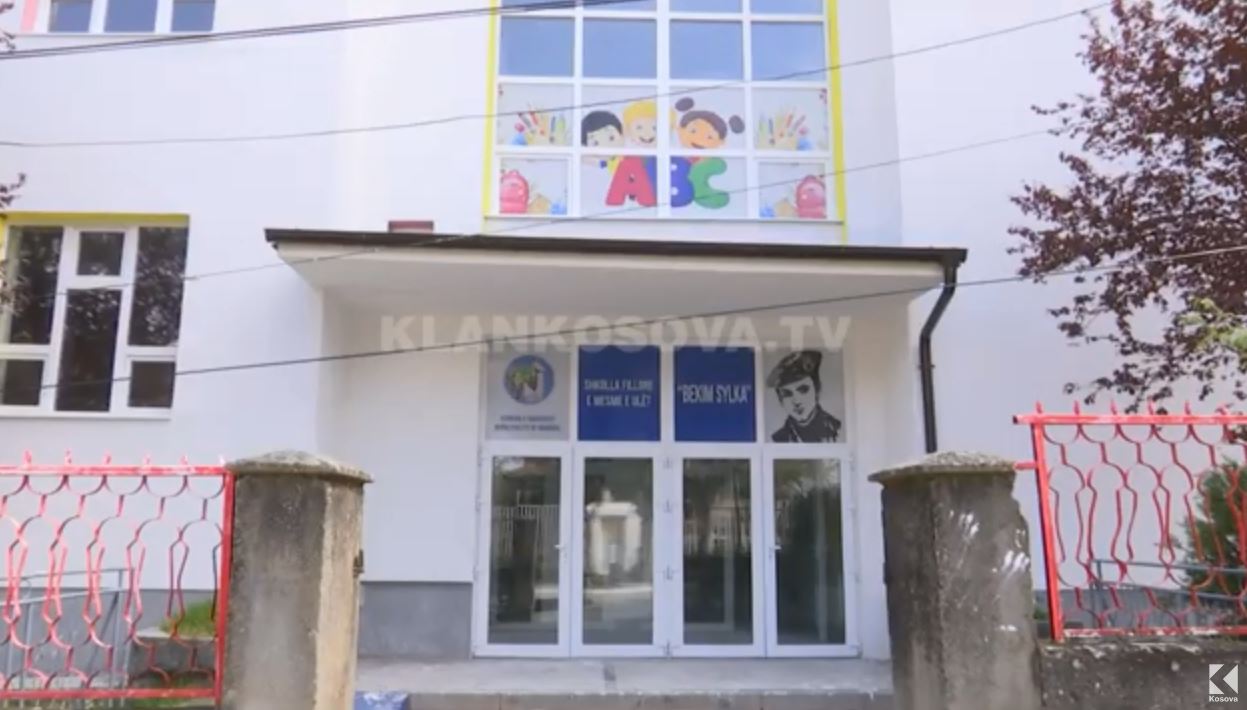 Shkollat e Suharekës mbajtën mësim edhe në ditë feste (VIDEO)