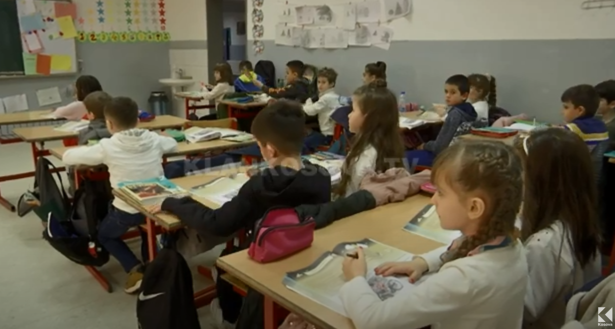 Lëshime nëpër tekstet shkollore, do të ketë rishikim nga klasa e parë në të nëntën (VIDEO)
