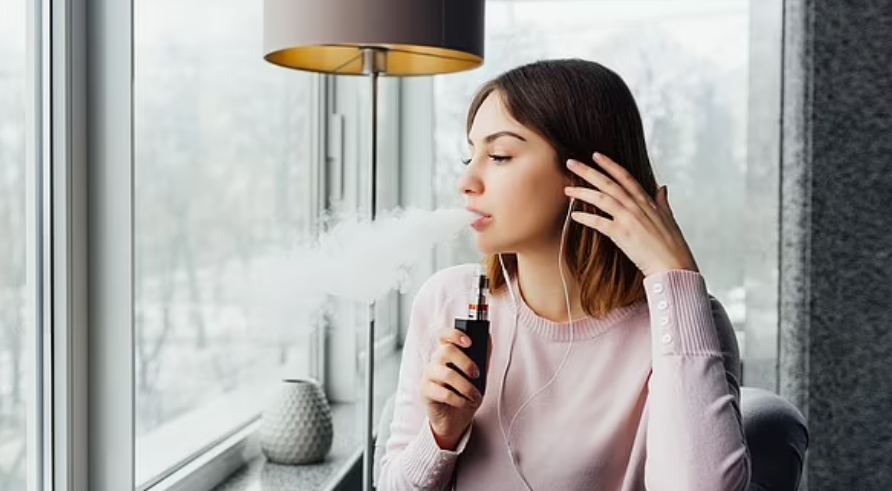 Studim: Vape nuk ua heq zakonin e cigares, ua rrënjos atë