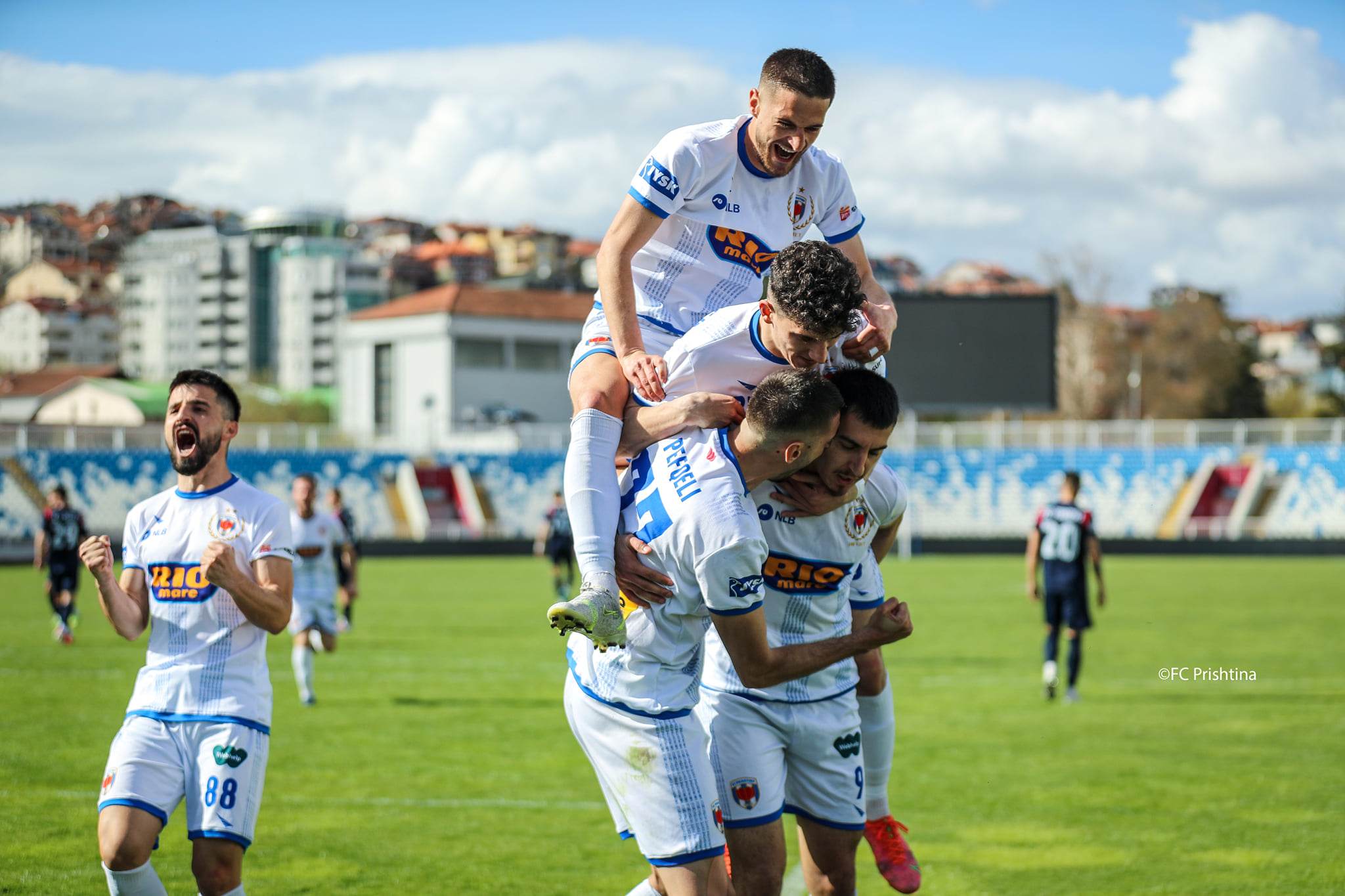 Golat e ndeshjeve të së shtunës në Superligë