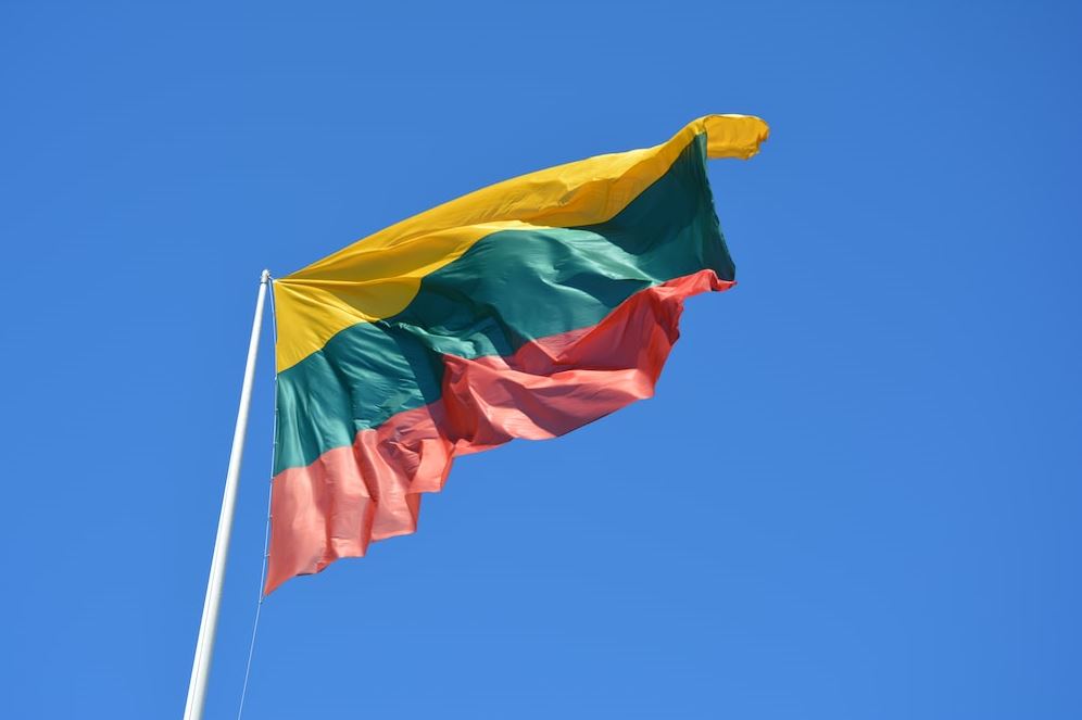 Lituania ndalon shtetasit rusë të blejnë pasuri të paluajtshme