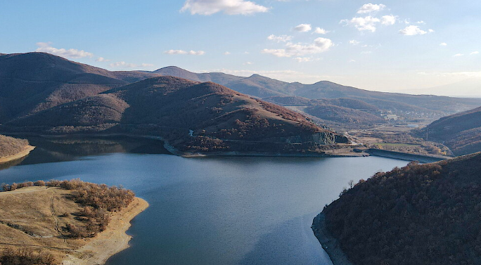 Turbullirat në Badoc  Mjeku  Uji mund të përdoret për ushqim  veç nëse vlohet  VIDEO 