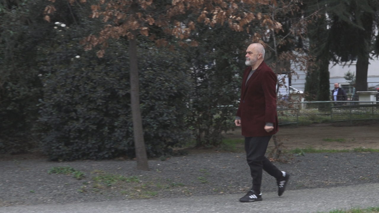 "Kurrë më pas, vetëm përpara", Edi Rama çel fushatën me mbjellje pemësh
