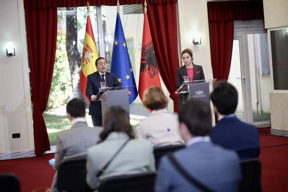 Xhaçka me homologun spanjoll: BE-ja të angazhohet që Kosova të ndërkombëtarizohet