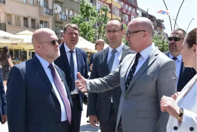 Listës Serbe s’i pëlqeu reagimi i ambasadorit Hovenier për plagosjen në veri
