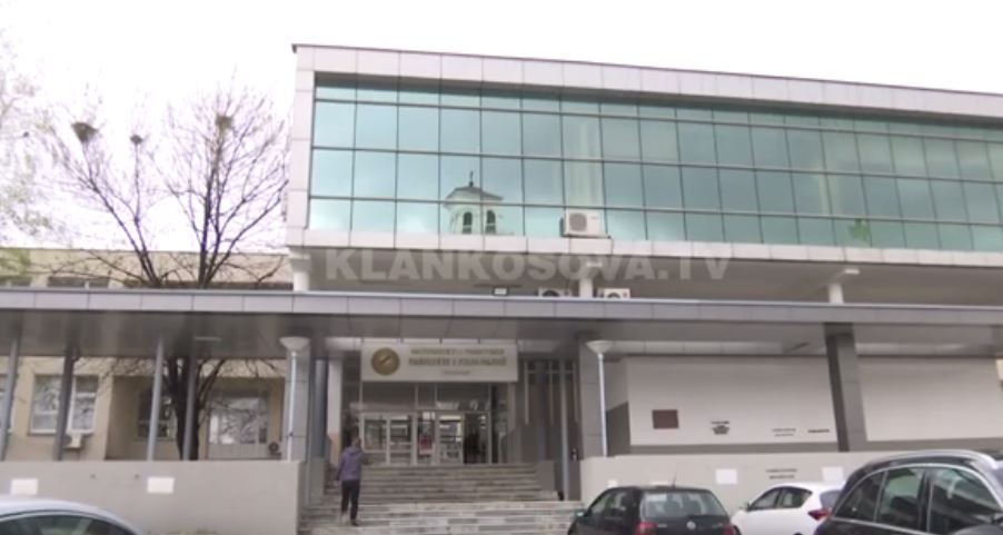 Liria e lëvizjes, studentët “çlirohen” për mësime jashtë (VIDEO)