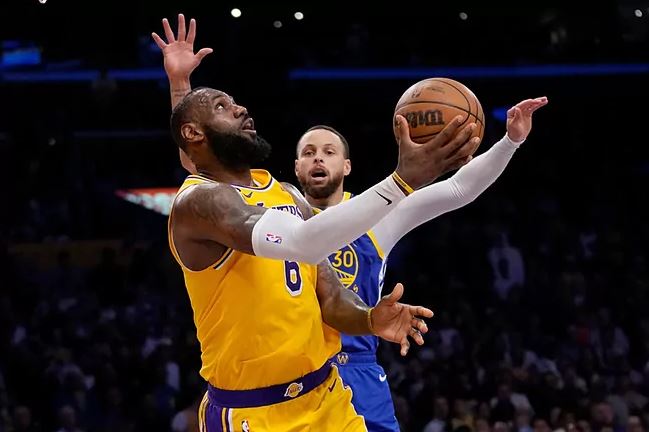 LeBroni i Lakersave e çon në shtëpi kampionin
