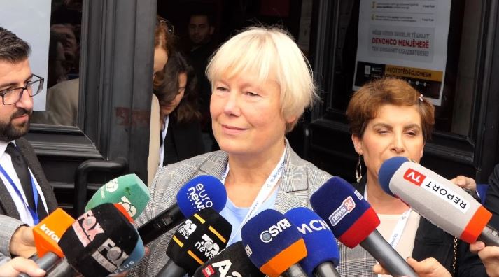 Ambasadorja e BE-së vëzhgon votimet në Elbasan, Hohmann: OSBE në Shqipëri, nesër pas zgjedhjeve del raporti tyre