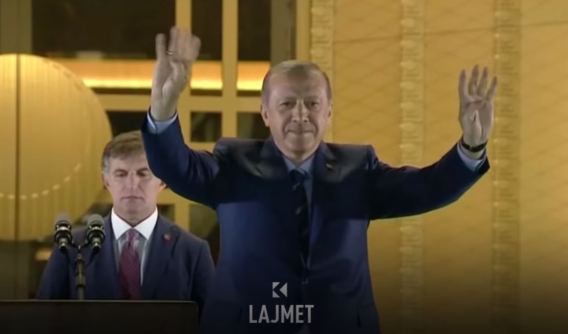 Shqiptaro-turqit e shohin Erdoganin si favorit edhe për një mandat (VIDEO)