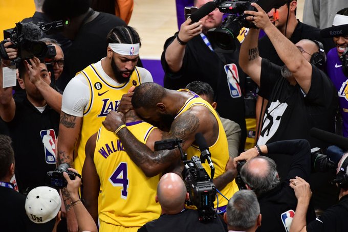 Lakers dhe Heat i afrohen kualifikimit (VIDEO)
