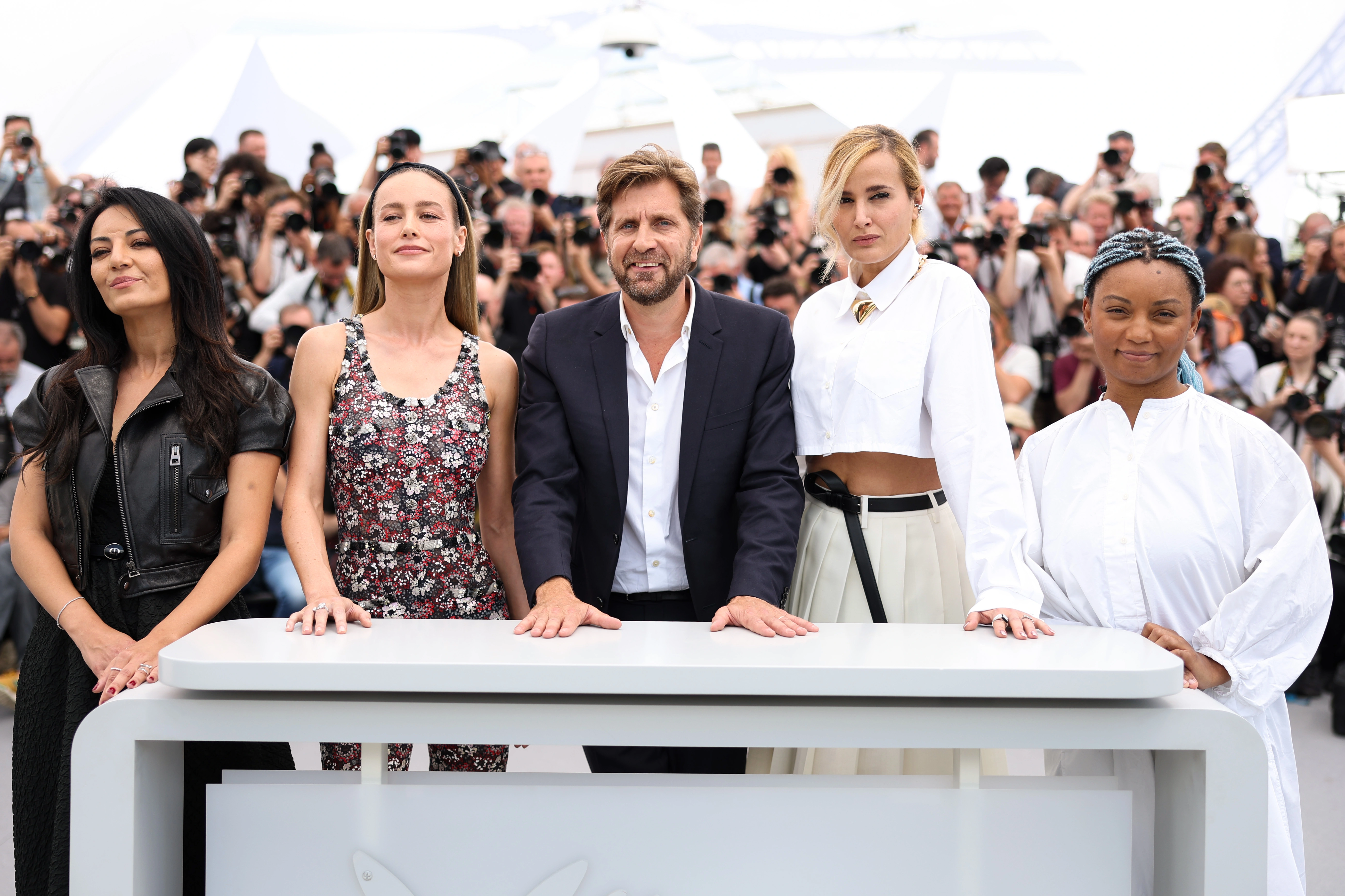 Brie Larson pyetet se a do ta shikojë filmin e Johnny Deppit në Kanë
