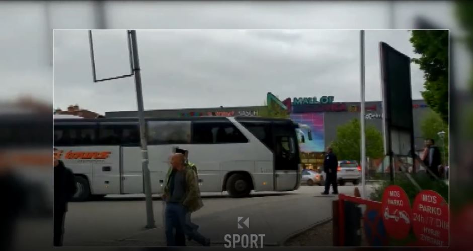 Momenti i arritjes së basketbollistëve të Pejës në Mitrovicë (VIDEO)