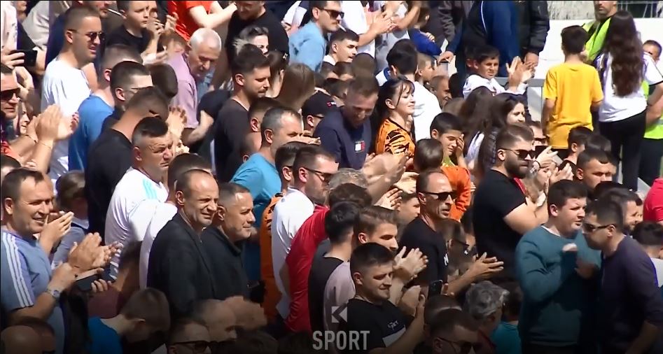 Sytë në Suharekë, stadium i mbushur (VIDEO)