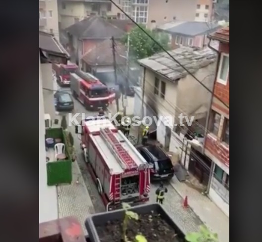 Zjarri shtëpia katër llullat