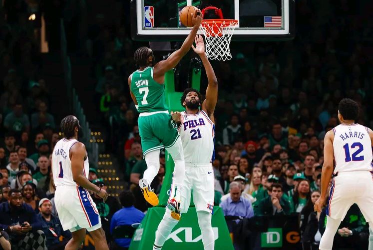 Top pesë aksionet më të mira në ndeshjen Boston Celtics – Philadelphia 76ers (VIDEO)