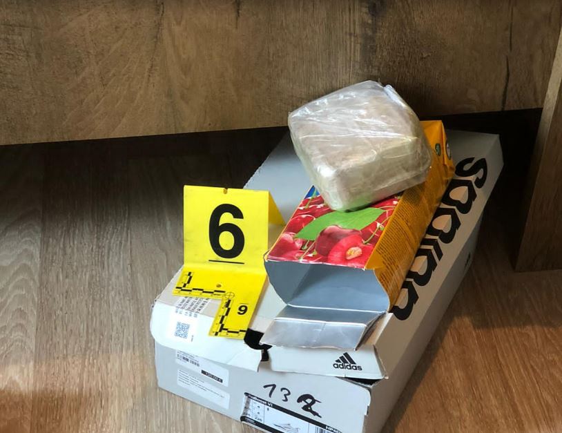 Policia arreston katër persona në Gjilan, u gjen mbi 1.5 kilogramë drogë