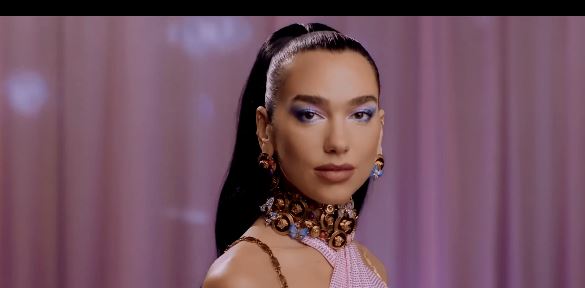 Dua Lipa të premten do ta publikojë këngën në kuadër të filmit "Barbie" (VIDEO)