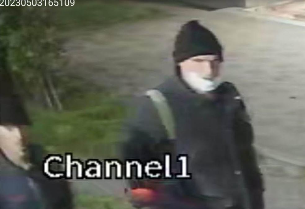 Policia kërkon ndihmën e qytetarëve për identifikimin e dy personave të dyshuar për vjedhje